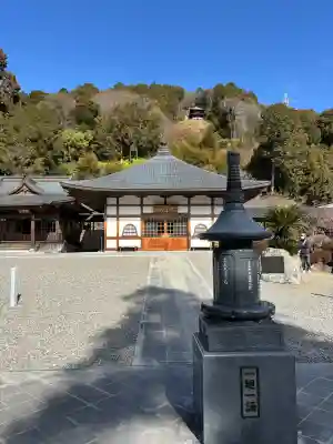光明寺の{uncategorized: "未分類", other: "その他", undefined: "問題あり", building: "その他建物", grave: "お墓", sacred_gate: "鳥居", guardian: "狛犬", statue: "像", buddha: "仏像", history: "歴史", nature: "自然", garden: "庭園", animal: "動物", pagoda: "塔", temizu: "手水舎", mountain_gate: "山門・神門", sanctuary: "本殿・本堂", subordinate: "末社・摂社", art: "芸術", scenery: "景色", jizo: "地蔵", ema: "絵馬", goshuin: "御朱印", omikuji: "おみくじ", items: "授与品その他", amulet: "お守り", goshuincho: "御朱印帳", eats: "食事", festival: "お祭り", votive_dance: "神楽", shichigosan: "七五三参", wedding: "結婚式", experience: "体験その他", initially: "初詣", around: "周辺", anti_infection: "感染症対策"}