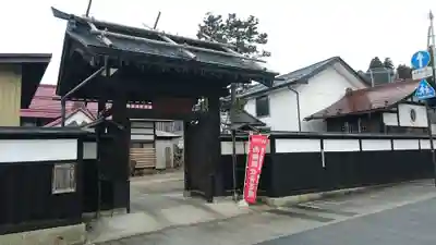 珠宮山 宝積坊　置賜第三十番札所の山門・神門