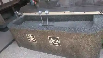 西教院の手水舎