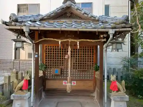 射楯兵主神社の{uncategorized: "未分類", other: "その他", undefined: "問題あり", building: "その他建物", grave: "お墓", sacred_gate: "鳥居", guardian: "狛犬", statue: "像", buddha: "仏像", history: "歴史", nature: "自然", garden: "庭園", animal: "動物", pagoda: "塔", temizu: "手水舎", mountain_gate: "山門・神門", sanctuary: "本殿・本堂", subordinate: "末社・摂社", art: "芸術", scenery: "景色", jizo: "地蔵", ema: "絵馬", goshuin: "御朱印", omikuji: "おみくじ", items: "授与品その他", amulet: "お守り", goshuincho: "御朱印帳", eats: "食事", festival: "お祭り", votive_dance: "神楽", shichigosan: "七五三参", wedding: "結婚式", experience: "体験その他", initially: "初詣", around: "周辺", anti_infection: "感染症対策"}