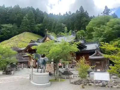 丹生川上神社(上社)の{uncategorized: "未分類", other: "その他", undefined: "問題あり", building: "その他建物", grave: "お墓", sacred_gate: "鳥居", guardian: "狛犬", statue: "像", buddha: "仏像", history: "歴史", nature: "自然", garden: "庭園", animal: "動物", pagoda: "塔", temizu: "手水舎", mountain_gate: "山門・神門", sanctuary: "本殿・本堂", subordinate: "末社・摂社", art: "芸術", scenery: "景色", jizo: "地蔵", ema: "絵馬", goshuin: "御朱印", omikuji: "おみくじ", items: "授与品その他", amulet: "お守り", goshuincho: "御朱印帳", eats: "食事", festival: "お祭り", votive_dance: "神楽", shichigosan: "七五三参", wedding: "結婚式", experience: "体験その他", initially: "初詣", around: "周辺", anti_infection: "感染症対策"}