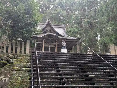 平泉寺白山神社の{uncategorized: "未分類", other: "その他", undefined: "問題あり", building: "その他建物", grave: "お墓", sacred_gate: "鳥居", guardian: "狛犬", statue: "像", buddha: "仏像", history: "歴史", nature: "自然", garden: "庭園", animal: "動物", pagoda: "塔", temizu: "手水舎", mountain_gate: "山門・神門", sanctuary: "本殿・本堂", subordinate: "末社・摂社", art: "芸術", scenery: "景色", jizo: "地蔵", ema: "絵馬", goshuin: "御朱印", omikuji: "おみくじ", items: "授与品その他", amulet: "お守り", goshuincho: "御朱印帳", eats: "食事", festival: "お祭り", votive_dance: "神楽", shichigosan: "七五三参", wedding: "結婚式", experience: "体験その他", initially: "初詣", around: "周辺", anti_infection: "感染症対策"}