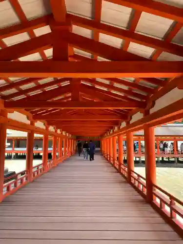厳島神社の{uncategorized: "未分類", other: "その他", undefined: "問題あり", building: "その他建物", grave: "お墓", sacred_gate: "鳥居", guardian: "狛犬", statue: "像", buddha: "仏像", history: "歴史", nature: "自然", garden: "庭園", animal: "動物", pagoda: "塔", temizu: "手水舎", mountain_gate: "山門・神門", sanctuary: "本殿・本堂", subordinate: "末社・摂社", art: "芸術", scenery: "景色", jizo: "地蔵", ema: "絵馬", goshuin: "御朱印", omikuji: "おみくじ", items: "授与品その他", amulet: "お守り", goshuincho: "御朱印帳", eats: "食事", festival: "お祭り", votive_dance: "神楽", shichigosan: "七五三参", wedding: "結婚式", experience: "体験その他", initially: "初詣", around: "周辺", anti_infection: "感染症対策"}