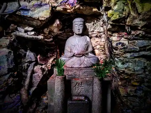 奥之院（岩屋寺）の仏像