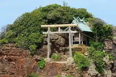 稲佐の浜　弁天島の本殿・本堂