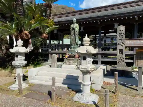 光明寺の像