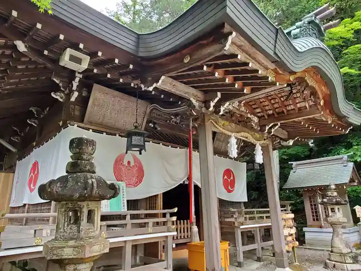 湯泉神社の本殿・本堂