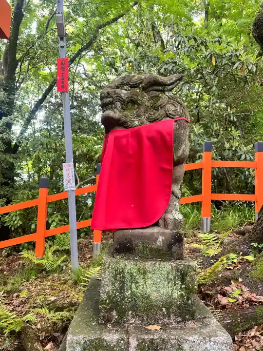 伏見稲荷大社一ノ峰(上之社神蹟•末廣大神)の{uncategorized: "未分類", other: "その他", undefined: "問題あり", building: "その他建物", grave: "お墓", sacred_gate: "鳥居", guardian: "狛犬", statue: "像", buddha: "仏像", history: "歴史", nature: "自然", garden: "庭園", animal: "動物", pagoda: "塔", temizu: "手水舎", mountain_gate: "山門・神門", sanctuary: "本殿・本堂", subordinate: "末社・摂社", art: "芸術", scenery: "景色", jizo: "地蔵", ema: "絵馬", goshuin: "御朱印", omikuji: "おみくじ", items: "授与品その他", amulet: "お守り", goshuincho: "御朱印帳", eats: "食事", festival: "お祭り", votive_dance: "神楽", shichigosan: "七五三参", wedding: "結婚式", experience: "体験その他", initially: "初詣", around: "周辺", anti_infection: "感染症対策"}