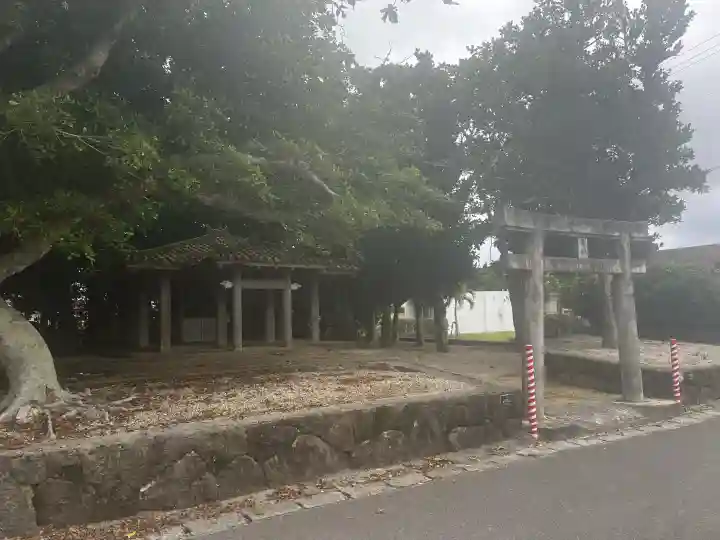 嘉手刈御嶽の{uncategorized: "未分類", other: "その他", undefined: "問題あり", building: "その他建物", grave: "お墓", sacred_gate: "鳥居", guardian: "狛犬", statue: "像", buddha: "仏像", history: "歴史", nature: "自然", garden: "庭園", animal: "動物", pagoda: "塔", temizu: "手水舎", mountain_gate: "山門・神門", sanctuary: "本殿・本堂", subordinate: "末社・摂社", art: "芸術", scenery: "景色", jizo: "地蔵", ema: "絵馬", goshuin: "御朱印", omikuji: "おみくじ", items: "授与品その他", amulet: "お守り", goshuincho: "御朱印帳", eats: "食事", festival: "お祭り", votive_dance: "神楽", shichigosan: "七五三参", wedding: "結婚式", experience: "体験その他", initially: "初詣", around: "周辺", anti_infection: "感染症対策"}