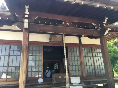 遍照寺の本殿・本堂