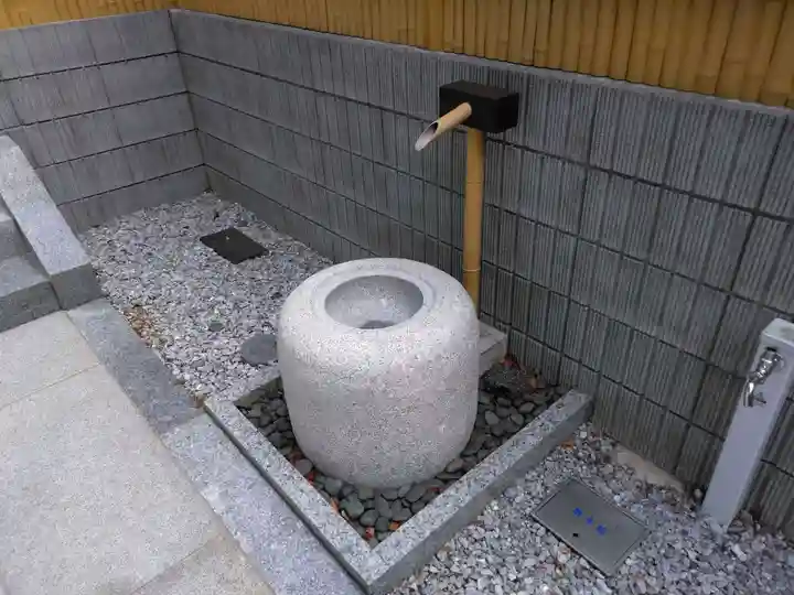 北青山秋葉神社(稲荷神社)の手水舎