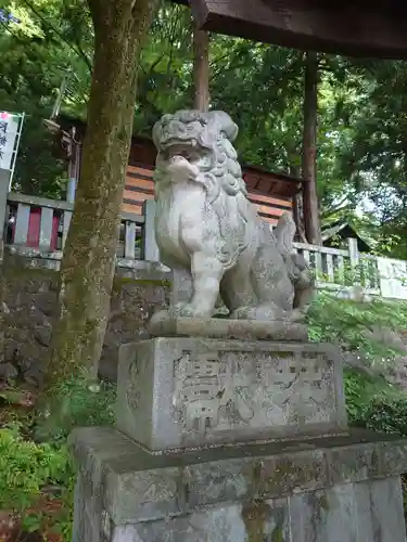 手長神社の狛犬