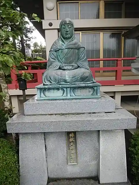 日輪寺の像