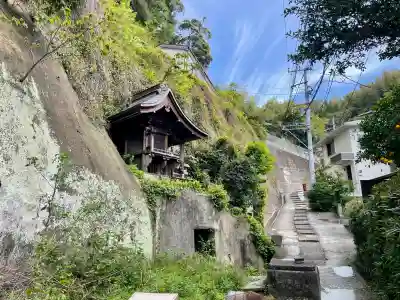 八幡宮の{uncategorized: "未分類", other: "その他", undefined: "問題あり", building: "その他建物", grave: "お墓", sacred_gate: "鳥居", guardian: "狛犬", statue: "像", buddha: "仏像", history: "歴史", nature: "自然", garden: "庭園", animal: "動物", pagoda: "塔", temizu: "手水舎", mountain_gate: "山門・神門", sanctuary: "本殿・本堂", subordinate: "末社・摂社", art: "芸術", scenery: "景色", jizo: "地蔵", ema: "絵馬", goshuin: "御朱印", omikuji: "おみくじ", items: "授与品その他", amulet: "お守り", goshuincho: "御朱印帳", eats: "食事", festival: "お祭り", votive_dance: "神楽", shichigosan: "七五三参", wedding: "結婚式", experience: "体験その他", initially: "初詣", around: "周辺", anti_infection: "感染症対策"}