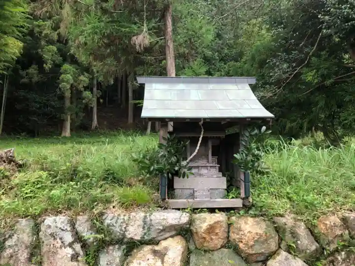 二村神社の末社・摂社
