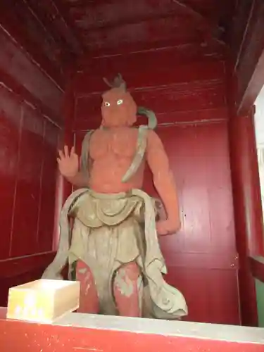 御岩神社の像