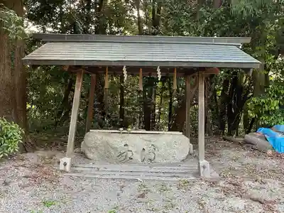 菟上耳利神社の手水舎