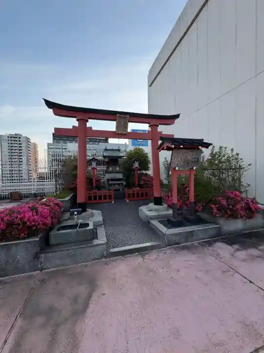 伏見稲荷神社の{uncategorized: "未分類", other: "その他", undefined: "問題あり", building: "その他建物", grave: "お墓", sacred_gate: "鳥居", guardian: "狛犬", statue: "像", buddha: "仏像", history: "歴史", nature: "自然", garden: "庭園", animal: "動物", pagoda: "塔", temizu: "手水舎", mountain_gate: "山門・神門", sanctuary: "本殿・本堂", subordinate: "末社・摂社", art: "芸術", scenery: "景色", jizo: "地蔵", ema: "絵馬", goshuin: "御朱印", omikuji: "おみくじ", items: "授与品その他", amulet: "お守り", goshuincho: "御朱印帳", eats: "食事", festival: "お祭り", votive_dance: "神楽", shichigosan: "七五三参", wedding: "結婚式", experience: "体験その他", initially: "初詣", around: "周辺", anti_infection: "感染症対策"}