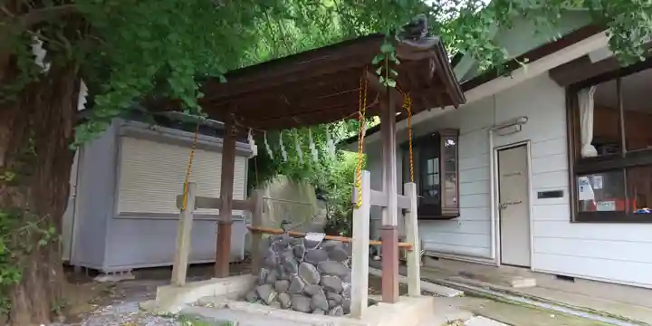雷神社の手水舎