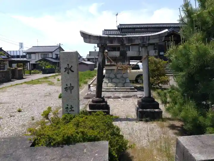 水神社の{uncategorized: "未分類", other: "その他", undefined: "問題あり", building: "その他建物", grave: "お墓", sacred_gate: "鳥居", guardian: "狛犬", statue: "像", buddha: "仏像", history: "歴史", nature: "自然", garden: "庭園", animal: "動物", pagoda: "塔", temizu: "手水舎", mountain_gate: "山門・神門", sanctuary: "本殿・本堂", subordinate: "末社・摂社", art: "芸術", scenery: "景色", jizo: "地蔵", ema: "絵馬", goshuin: "御朱印", omikuji: "おみくじ", items: "授与品その他", amulet: "お守り", goshuincho: "御朱印帳", eats: "食事", festival: "お祭り", votive_dance: "神楽", shichigosan: "七五三参", wedding: "結婚式", experience: "体験その他", initially: "初詣", around: "周辺", anti_infection: "感染症対策"}
