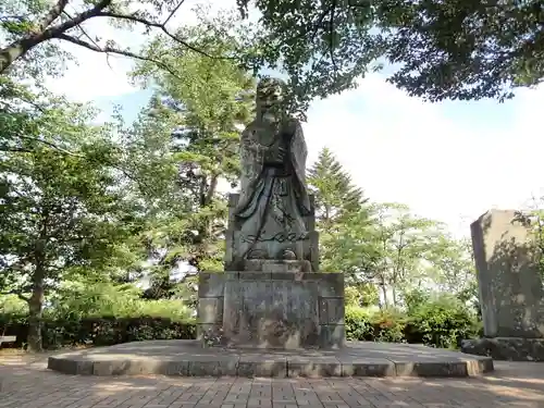 足羽神社の像