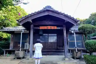 記念寺の本殿・本堂