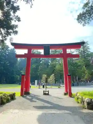 出羽神社(出羽三山神社)～三神合祭殿～の{uncategorized: "未分類", other: "その他", undefined: "問題あり", building: "その他建物", grave: "お墓", sacred_gate: "鳥居", guardian: "狛犬", statue: "像", buddha: "仏像", history: "歴史", nature: "自然", garden: "庭園", animal: "動物", pagoda: "塔", temizu: "手水舎", mountain_gate: "山門・神門", sanctuary: "本殿・本堂", subordinate: "末社・摂社", art: "芸術", scenery: "景色", jizo: "地蔵", ema: "絵馬", goshuin: "御朱印", omikuji: "おみくじ", items: "授与品その他", amulet: "お守り", goshuincho: "御朱印帳", eats: "食事", festival: "お祭り", votive_dance: "神楽", shichigosan: "七五三参", wedding: "結婚式", experience: "体験その他", initially: "初詣", around: "周辺", anti_infection: "感染症対策"}