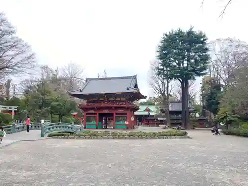 根津神社の山門