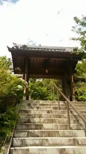 覚園寺の山門