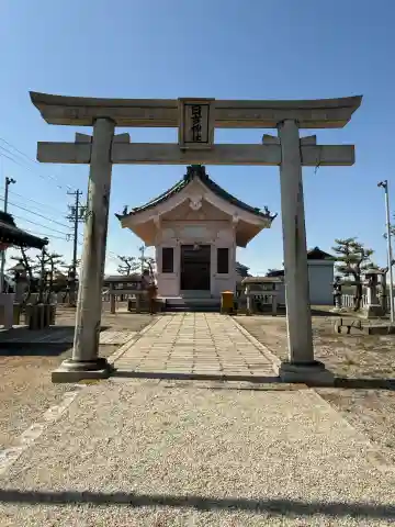 日吉神社(神戸)の{uncategorized: "未分類", other: "その他", undefined: "問題あり", building: "その他建物", grave: "お墓", sacred_gate: "鳥居", guardian: "狛犬", statue: "像", buddha: "仏像", history: "歴史", nature: "自然", garden: "庭園", animal: "動物", pagoda: "塔", temizu: "手水舎", mountain_gate: "山門・神門", sanctuary: "本殿・本堂", subordinate: "末社・摂社", art: "芸術", scenery: "景色", jizo: "地蔵", ema: "絵馬", goshuin: "御朱印", omikuji: "おみくじ", items: "授与品その他", amulet: "お守り", goshuincho: "御朱印帳", eats: "食事", festival: "お祭り", votive_dance: "神楽", shichigosan: "七五三参", wedding: "結婚式", experience: "体験その他", initially: "初詣", around: "周辺", anti_infection: "感染症対策"}