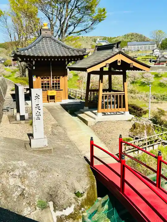 江畔寺の{uncategorized: "未分類", other: "その他", undefined: "問題あり", building: "その他建物", grave: "お墓", sacred_gate: "鳥居", guardian: "狛犬", statue: "像", buddha: "仏像", history: "歴史", nature: "自然", garden: "庭園", animal: "動物", pagoda: "塔", temizu: "手水舎", mountain_gate: "山門・神門", sanctuary: "本殿・本堂", subordinate: "末社・摂社", art: "芸術", scenery: "景色", jizo: "地蔵", ema: "絵馬", goshuin: "御朱印", omikuji: "おみくじ", items: "授与品その他", amulet: "お守り", goshuincho: "御朱印帳", eats: "食事", festival: "お祭り", votive_dance: "神楽", shichigosan: "七五三参", wedding: "結婚式", experience: "体験その他", initially: "初詣", around: "周辺", anti_infection: "感染症対策"}