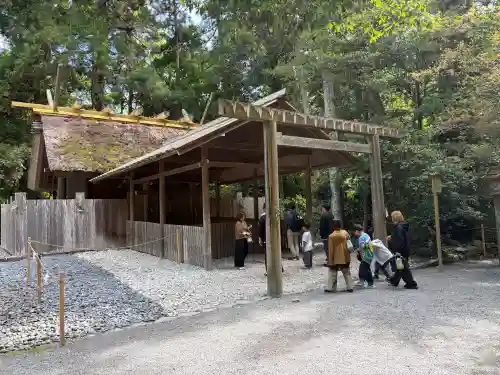 伊勢神宮外宮（豊受大神宮）の{uncategorized: "未分類", other: "その他", undefined: "問題あり", building: "その他建物", grave: "お墓", sacred_gate: "鳥居", guardian: "狛犬", statue: "像", buddha: "仏像", history: "歴史", nature: "自然", garden: "庭園", animal: "動物", pagoda: "塔", temizu: "手水舎", mountain_gate: "山門・神門", sanctuary: "本殿・本堂", subordinate: "末社・摂社", art: "芸術", scenery: "景色", jizo: "地蔵", ema: "絵馬", goshuin: "御朱印", omikuji: "おみくじ", items: "授与品その他", amulet: "お守り", goshuincho: "御朱印帳", eats: "食事", festival: "お祭り", votive_dance: "神楽", shichigosan: "七五三参", wedding: "結婚式", experience: "体験その他", initially: "初詣", around: "周辺", anti_infection: "感染症対策"}