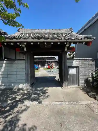 治寶山　浄泉寺の山門