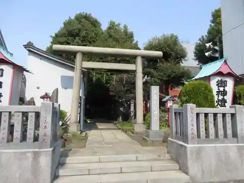 大島稲荷神社の鳥居