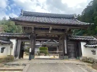 宗鏡寺の{uncategorized: "未分類", other: "その他", undefined: "問題あり", building: "その他建物", grave: "お墓", sacred_gate: "鳥居", guardian: "狛犬", statue: "像", buddha: "仏像", history: "歴史", nature: "自然", garden: "庭園", animal: "動物", pagoda: "塔", temizu: "手水舎", mountain_gate: "山門・神門", sanctuary: "本殿・本堂", subordinate: "末社・摂社", art: "芸術", scenery: "景色", jizo: "地蔵", ema: "絵馬", goshuin: "御朱印", omikuji: "おみくじ", items: "授与品その他", amulet: "お守り", goshuincho: "御朱印帳", eats: "食事", festival: "お祭り", votive_dance: "神楽", shichigosan: "七五三参", wedding: "結婚式", experience: "体験その他", initially: "初詣", around: "周辺", anti_infection: "感染症対策"}