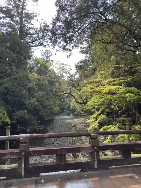 伊勢神宮内宮(皇大神宮)の{uncategorized: "未分類", other: "その他", undefined: "問題あり", building: "その他建物", grave: "お墓", sacred_gate: "鳥居", guardian: "狛犬", statue: "像", buddha: "仏像", history: "歴史", nature: "自然", garden: "庭園", animal: "動物", pagoda: "塔", temizu: "手水舎", mountain_gate: "山門・神門", sanctuary: "本殿・本堂", subordinate: "末社・摂社", art: "芸術", scenery: "景色", jizo: "地蔵", ema: "絵馬", goshuin: "御朱印", omikuji: "おみくじ", items: "授与品その他", amulet: "お守り", goshuincho: "御朱印帳", eats: "食事", festival: "お祭り", votive_dance: "神楽", shichigosan: "七五三参", wedding: "結婚式", experience: "体験その他", initially: "初詣", around: "周辺", anti_infection: "感染症対策"}
