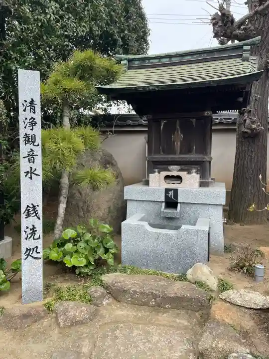 観音寺の{uncategorized: "未分類", other: "その他", undefined: "問題あり", building: "その他建物", grave: "お墓", sacred_gate: "鳥居", guardian: "狛犬", statue: "像", buddha: "仏像", history: "歴史", nature: "自然", garden: "庭園", animal: "動物", pagoda: "塔", temizu: "手水舎", mountain_gate: "山門・神門", sanctuary: "本殿・本堂", subordinate: "末社・摂社", art: "芸術", scenery: "景色", jizo: "地蔵", ema: "絵馬", goshuin: "御朱印", omikuji: "おみくじ", items: "授与品その他", amulet: "お守り", goshuincho: "御朱印帳", eats: "食事", festival: "お祭り", votive_dance: "神楽", shichigosan: "七五三参", wedding: "結婚式", experience: "体験その他", initially: "初詣", around: "周辺", anti_infection: "感染症対策"}