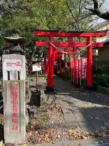 於菊稲荷神社の鳥居