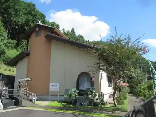 泉蔵院の本殿・本堂