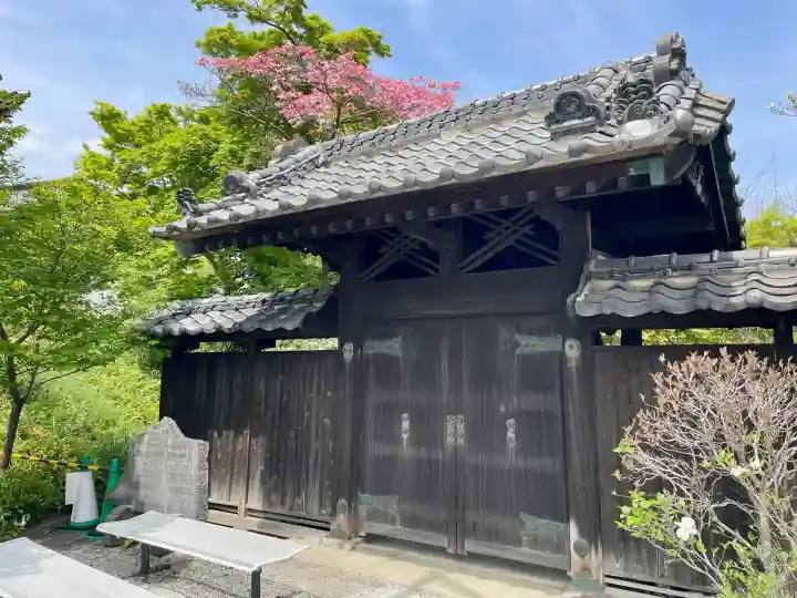 石上寺の{uncategorized: "未分類", other: "その他", undefined: "問題あり", building: "その他建物", grave: "お墓", sacred_gate: "鳥居", guardian: "狛犬", statue: "像", buddha: "仏像", history: "歴史", nature: "自然", garden: "庭園", animal: "動物", pagoda: "塔", temizu: "手水舎", mountain_gate: "山門・神門", sanctuary: "本殿・本堂", subordinate: "末社・摂社", art: "芸術", scenery: "景色", jizo: "地蔵", ema: "絵馬", goshuin: "御朱印", omikuji: "おみくじ", items: "授与品その他", amulet: "お守り", goshuincho: "御朱印帳", eats: "食事", festival: "お祭り", votive_dance: "神楽", shichigosan: "七五三参", wedding: "結婚式", experience: "体験その他", initially: "初詣", around: "周辺", anti_infection: "感染症対策"}