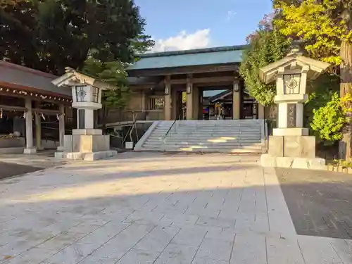 東郷神社の山門