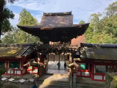 石上神宮の山門・神門