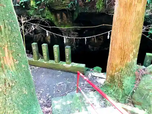 穴森神社の建物その他