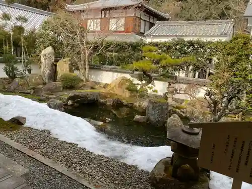 西教寺の庭園