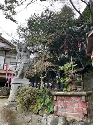 山王寺の像