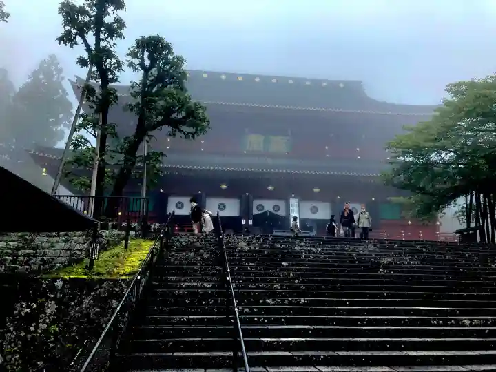 日光山輪王寺三仏堂の{uncategorized: "未分類", other: "その他", undefined: "問題あり", building: "その他建物", grave: "お墓", sacred_gate: "鳥居", guardian: "狛犬", statue: "像", buddha: "仏像", history: "歴史", nature: "自然", garden: "庭園", animal: "動物", pagoda: "塔", temizu: "手水舎", mountain_gate: "山門・神門", sanctuary: "本殿・本堂", subordinate: "末社・摂社", art: "芸術", scenery: "景色", jizo: "地蔵", ema: "絵馬", goshuin: "御朱印", omikuji: "おみくじ", items: "授与品その他", amulet: "お守り", goshuincho: "御朱印帳", eats: "食事", festival: "お祭り", votive_dance: "神楽", shichigosan: "七五三参", wedding: "結婚式", experience: "体験その他", initially: "初詣", around: "周辺", anti_infection: "感染症対策"}