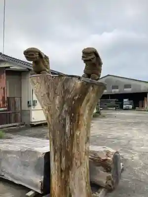 壁島　龍権社　夫婦岩の狛犬