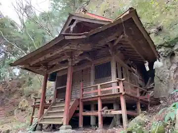 立岩観音堂の本殿・本堂