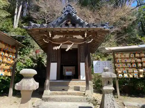 尾長天満宮の{uncategorized: "未分類", other: "その他", undefined: "問題あり", building: "その他建物", grave: "お墓", sacred_gate: "鳥居", guardian: "狛犬", statue: "像", buddha: "仏像", history: "歴史", nature: "自然", garden: "庭園", animal: "動物", pagoda: "塔", temizu: "手水舎", mountain_gate: "山門・神門", sanctuary: "本殿・本堂", subordinate: "末社・摂社", art: "芸術", scenery: "景色", jizo: "地蔵", ema: "絵馬", goshuin: "御朱印", omikuji: "おみくじ", items: "授与品その他", amulet: "お守り", goshuincho: "御朱印帳", eats: "食事", festival: "お祭り", votive_dance: "神楽", shichigosan: "七五三参", wedding: "結婚式", experience: "体験その他", initially: "初詣", around: "周辺", anti_infection: "感染症対策"}