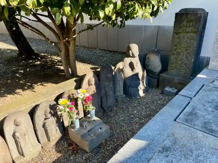 法雲寺の{uncategorized: "未分類", other: "その他", undefined: "問題あり", building: "その他建物", grave: "お墓", sacred_gate: "鳥居", guardian: "狛犬", statue: "像", buddha: "仏像", history: "歴史", nature: "自然", garden: "庭園", animal: "動物", pagoda: "塔", temizu: "手水舎", mountain_gate: "山門・神門", sanctuary: "本殿・本堂", subordinate: "末社・摂社", art: "芸術", scenery: "景色", jizo: "地蔵", ema: "絵馬", goshuin: "御朱印", omikuji: "おみくじ", items: "授与品その他", amulet: "お守り", goshuincho: "御朱印帳", eats: "食事", festival: "お祭り", votive_dance: "神楽", shichigosan: "七五三参", wedding: "結婚式", experience: "体験その他", initially: "初詣", around: "周辺", anti_infection: "感染症対策"}